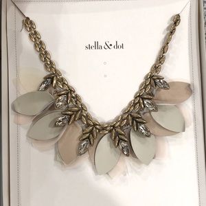 Stella & Dot Birdie Statement Necklace